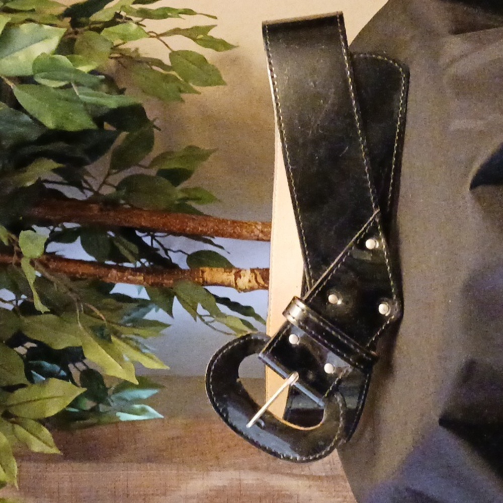 Vintage black patent leather fashion belt - Picture 3 of 7